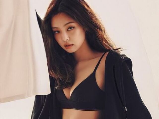 Jennie-Black Pink