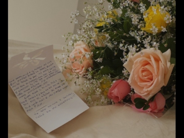 BuquĂȘ de flores com cartinha