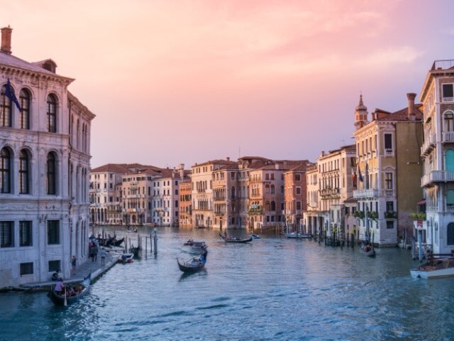 Passeio de gôndola em Veneza