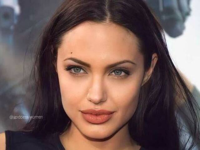 Angelina Jolie😚😎💅