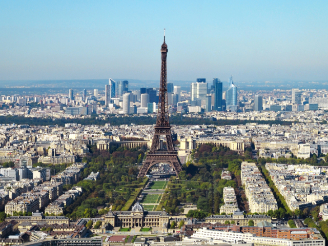 Paris, além de ser uma cidade elegante e chamativa, os pontos turísticos são lindos! E A MUSICA DE LÁ, SENHOOOR ❤️❤️