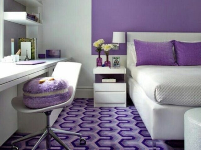 Quarto Roxo, Com Mesa Pra estudar E jogar uns Gamers