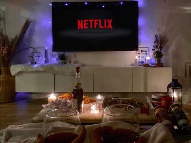 Maratonando série em casa