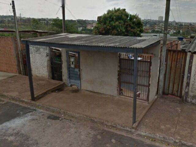 1 SALA DE ESTAR, 1 COZINHA, 2 BANHEIROS, 2 QUARTOS, 1 GARAGEM, 1 QUINTAL.