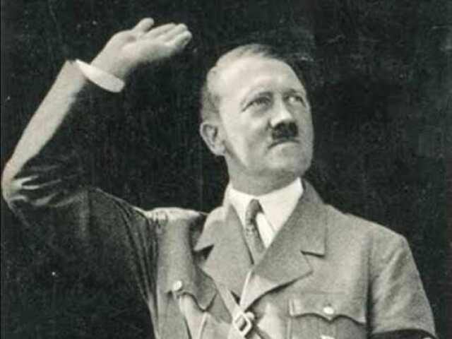 Hitler vestido de loli