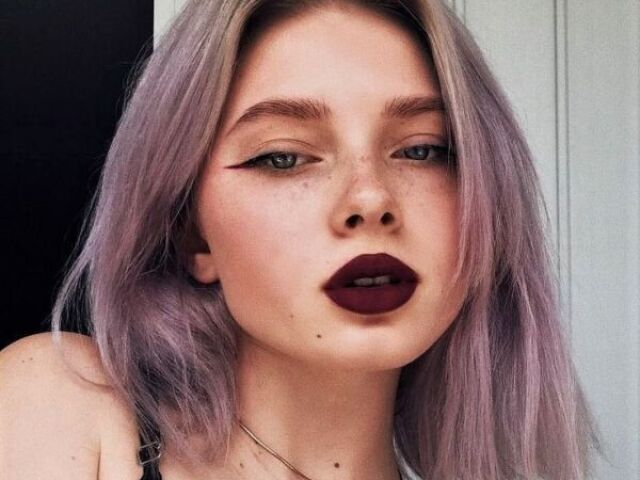 Batom roxo dark