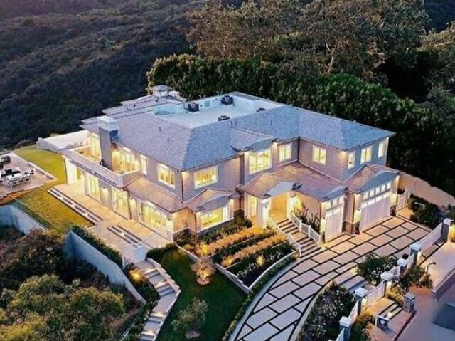 Sua mansão é muito luxuosa!