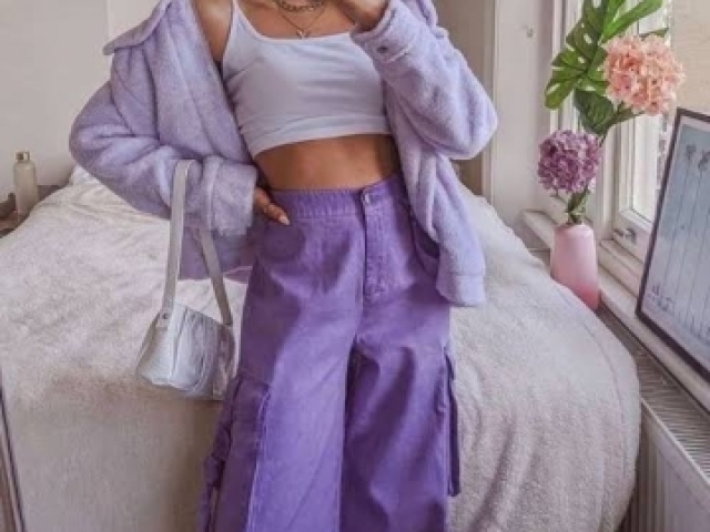 Calça/Shirt Roxa/purple💜 Com casaco lilás e blusa ☁branca☁