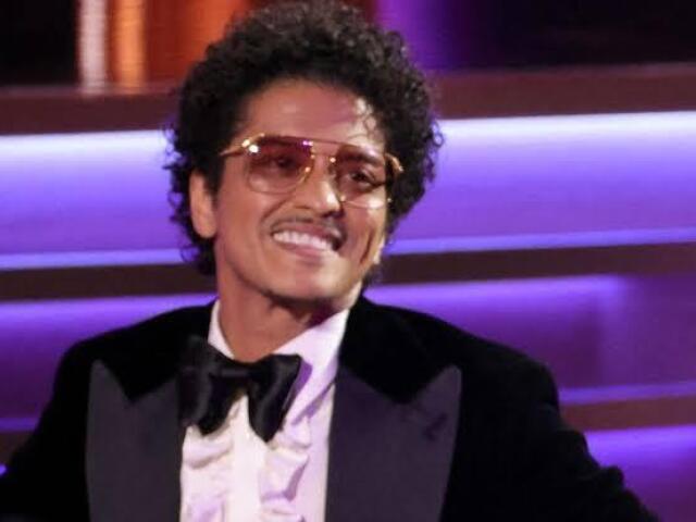 Bruno Mars 🤍❤️🔥