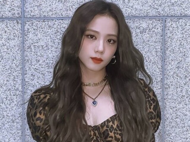 Jisoo (Black Pink)