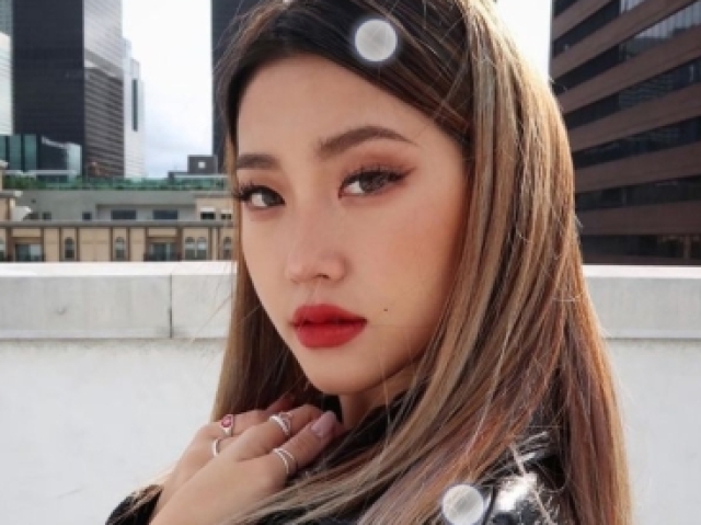 VocĂȘ sabe algo sobre a Heyoon Jeong?