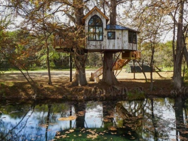 Cabana a beira do lago