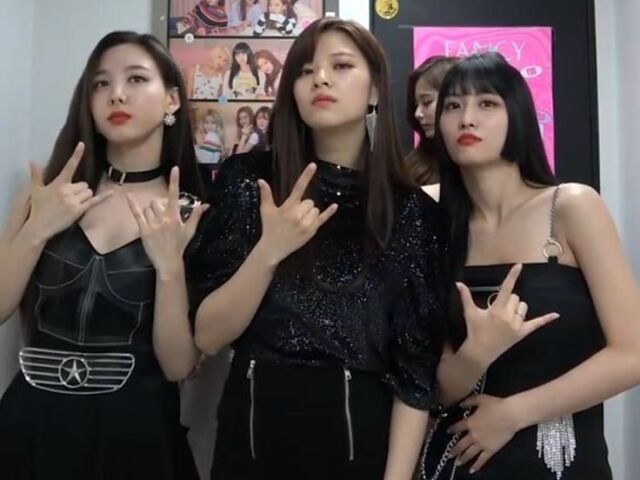 Unnie line (^-^) ! (Nayeon, Jeongyeon, Momo)