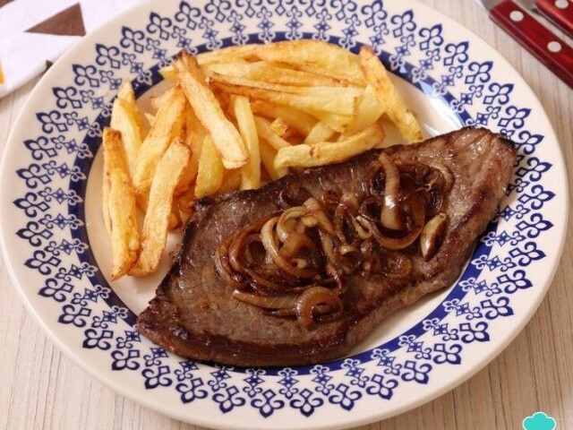 Bife com batata frita