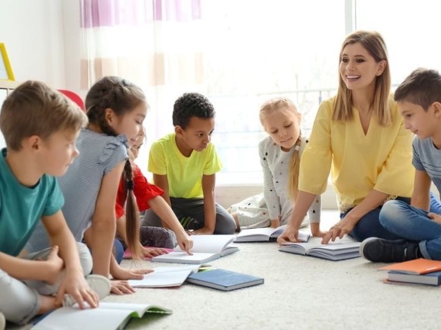 A Grécia clássica pode ser considerada o berço da pedagogia, pois é na Grécia que tem o começo as primeiras ideias a cerca da atuação pedagógica.