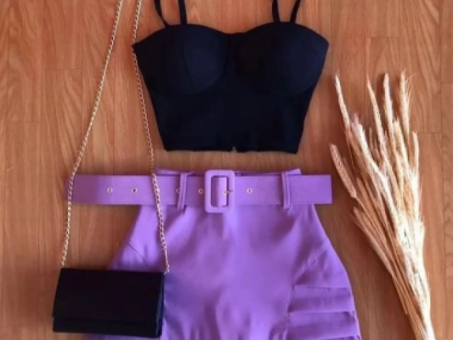 Ou esse short roxo e esse croped lindo