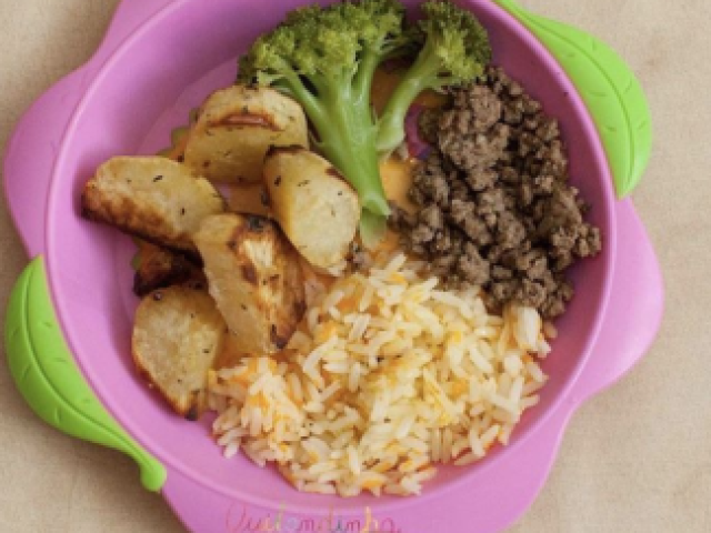 Arroz,carne moída, brócolis,batata.