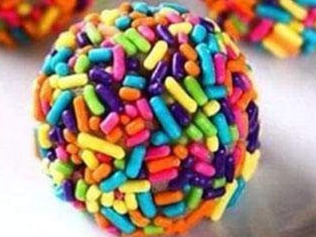 Confete colorido (ignoram o brigadeiro)