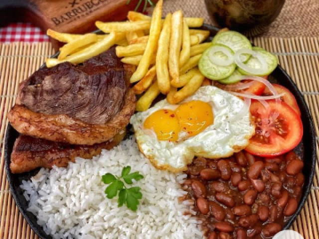 Um prato de comida
Hummmm