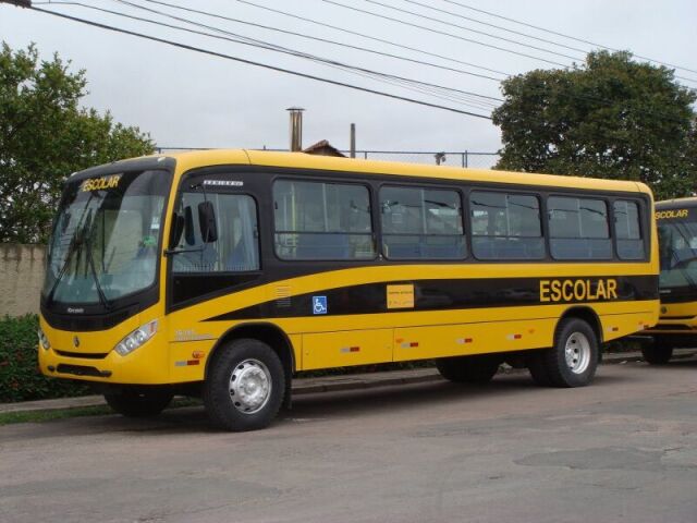 ônibus escolar