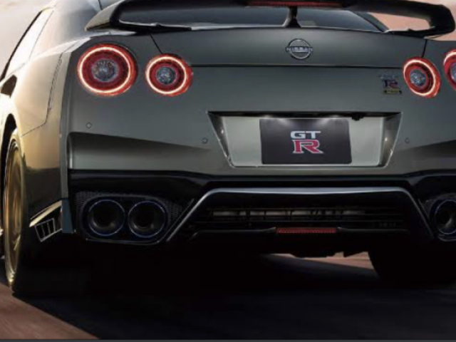 Carro 

Nissan GTR