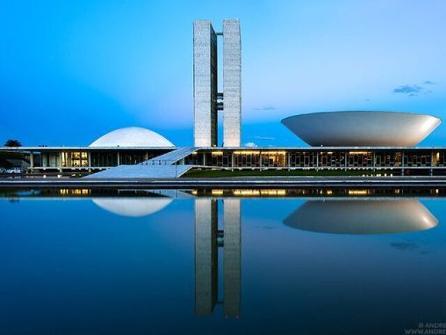 Brasília-DF/2.977.200 pessoas