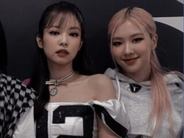 ROSÉ E JENNIE, FOREVER YOUNG