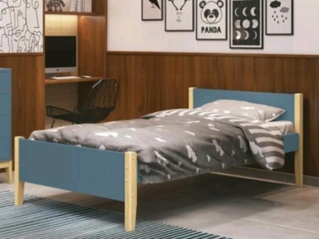 Cama azul com cinza