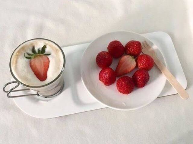 Uma vitamina de morango seria uma boa>>🍓🥛