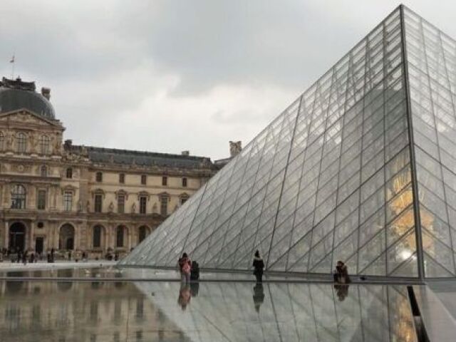 Museu do Louvre