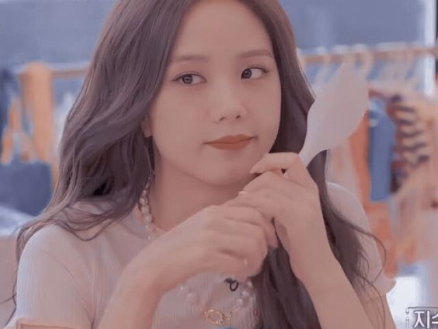 Avaliando looks da jisoo na era de LVSG