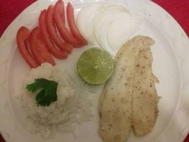 Polas de arroz y Pescado a la plancha (Bolas de arroz e peixe grelhado)