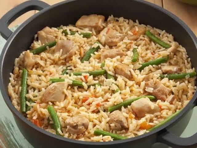 Arroz con pollo (arroz com frango)