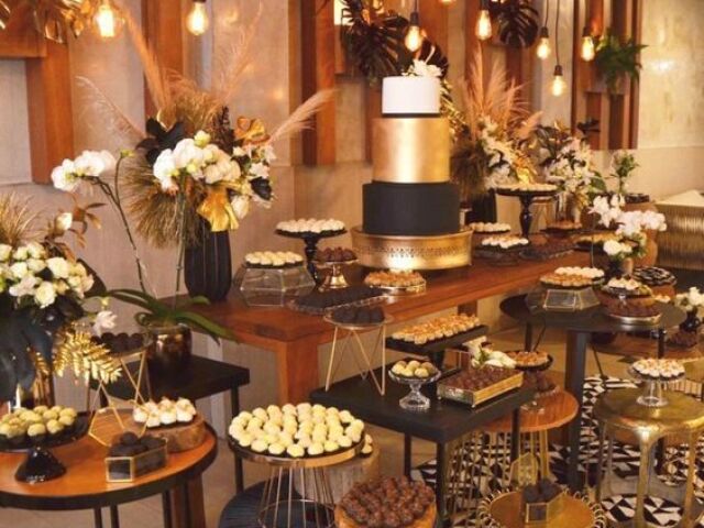 Festa tema preto e dourado!