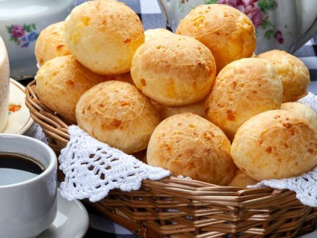 Pão de Queijo com achocolatado