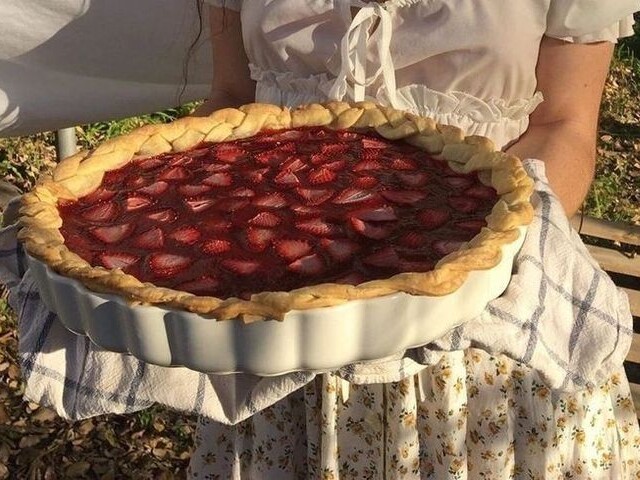 torta de morango :D
(nunca comi, parece muito bom)