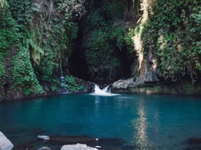 tomarei um banho refrescante com sal no laguinho da floresta/vila, junto das minha "amiga" sereia