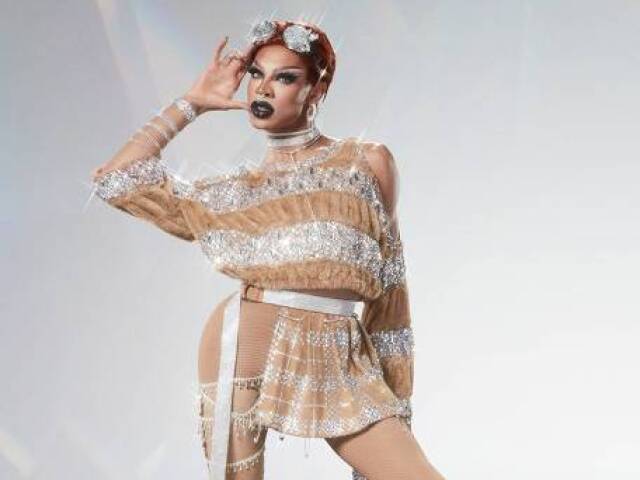 Yvie Oddly