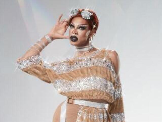 Yvie Oddly