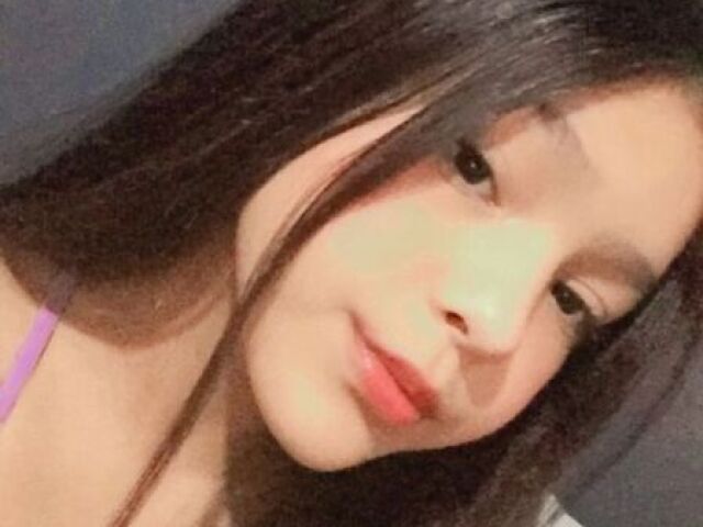 bonita,14y, morena, olhos castanhos e alta