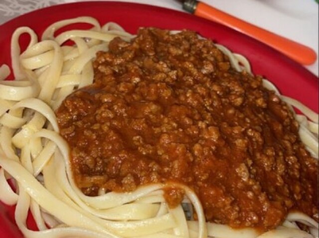 Macarrão e carne moída com molho🍝