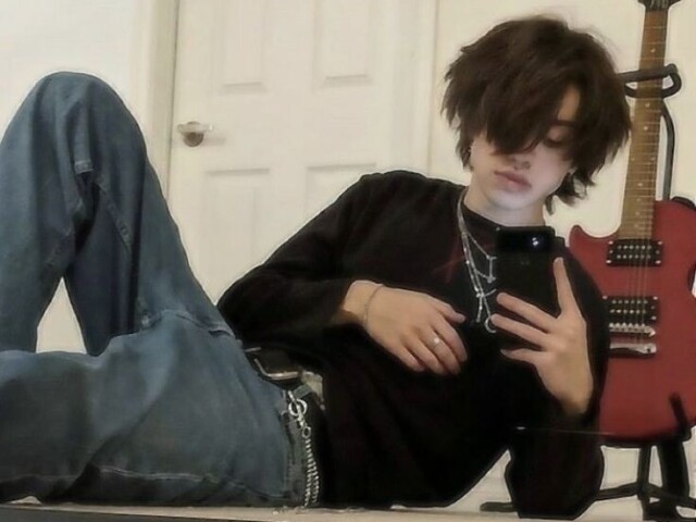 Dylan
Seu vizinho
Emo
Extrovertido
Gosta de guitarra
Só usa tikoteko
"Se quiser, passa lá em casa que eu te ensino a tocar guitarra"
Todo mundo gosta