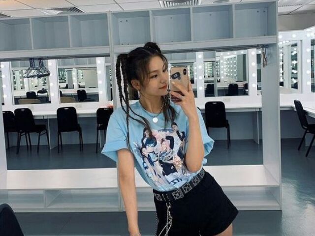 2. *･῾ ᵎ⌇ YEJI.