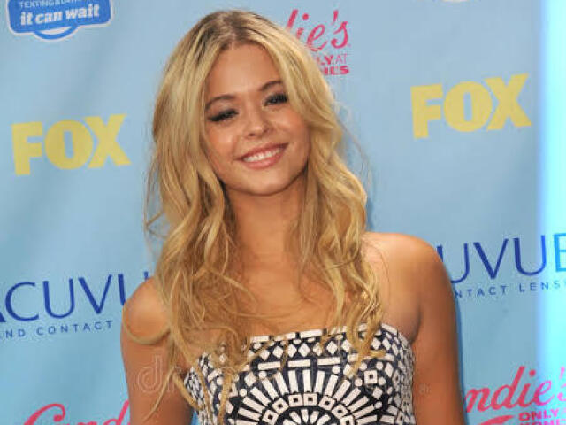 Sasha Pieterse ( Pretty Little Liars )