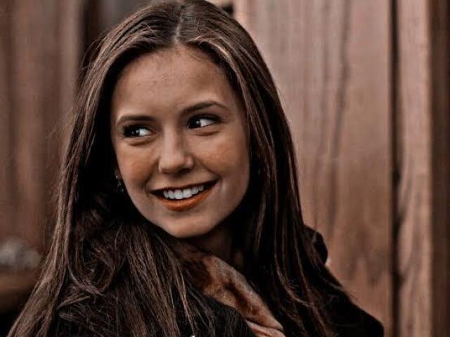 Elena Gilbert ( The Vampire Diaries )