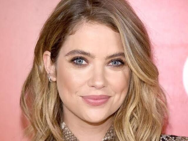 Ashley Benson ( PLL )