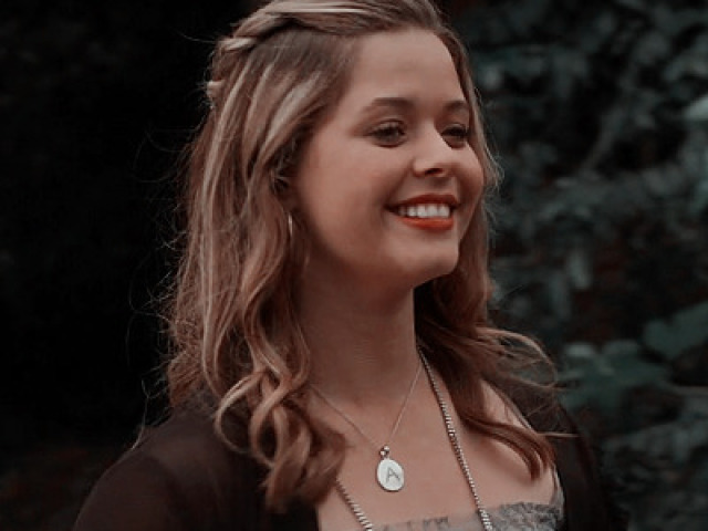 Alison Dilaurentis ( PLL )