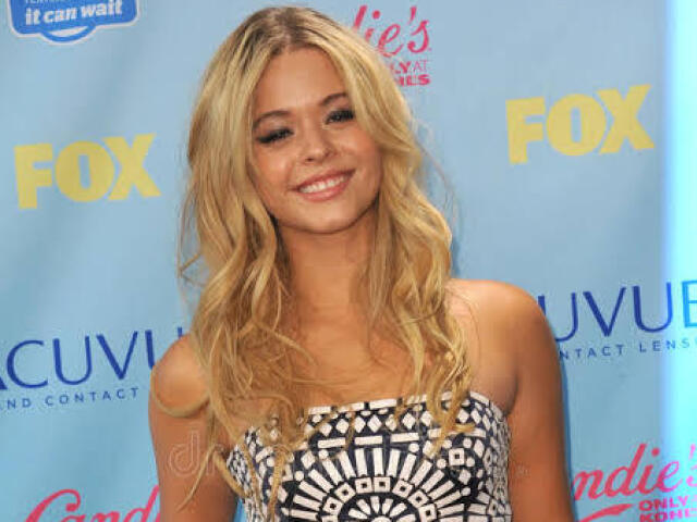 Sasha Pieterse ( PLL )