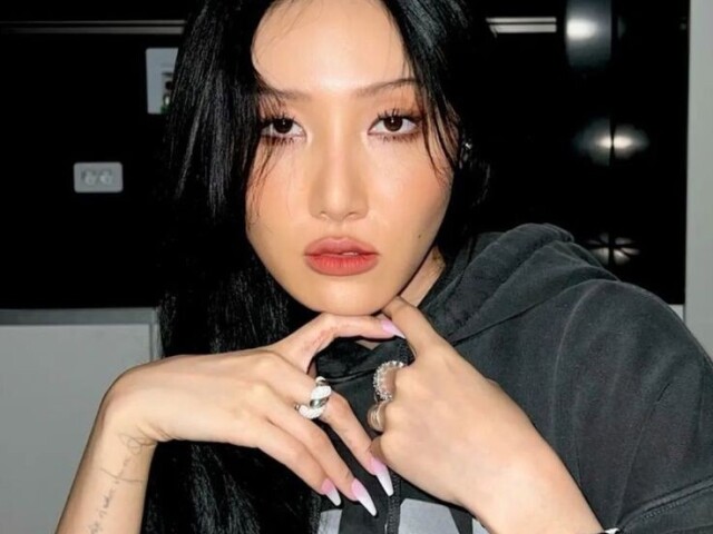 Hwasa (Mamamoo)