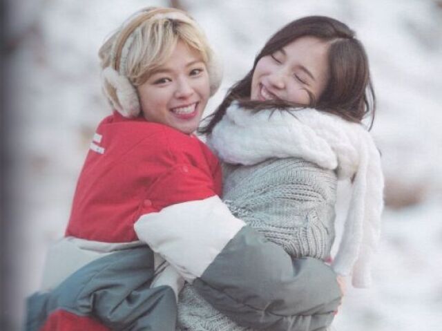 Jeongyeon e Mina:(